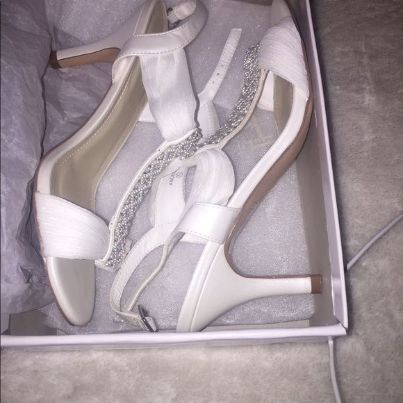 Wedding Heals - Picture 5 of 6